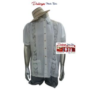 Guayabera manga corta en blanca trabajada en pajita blanca